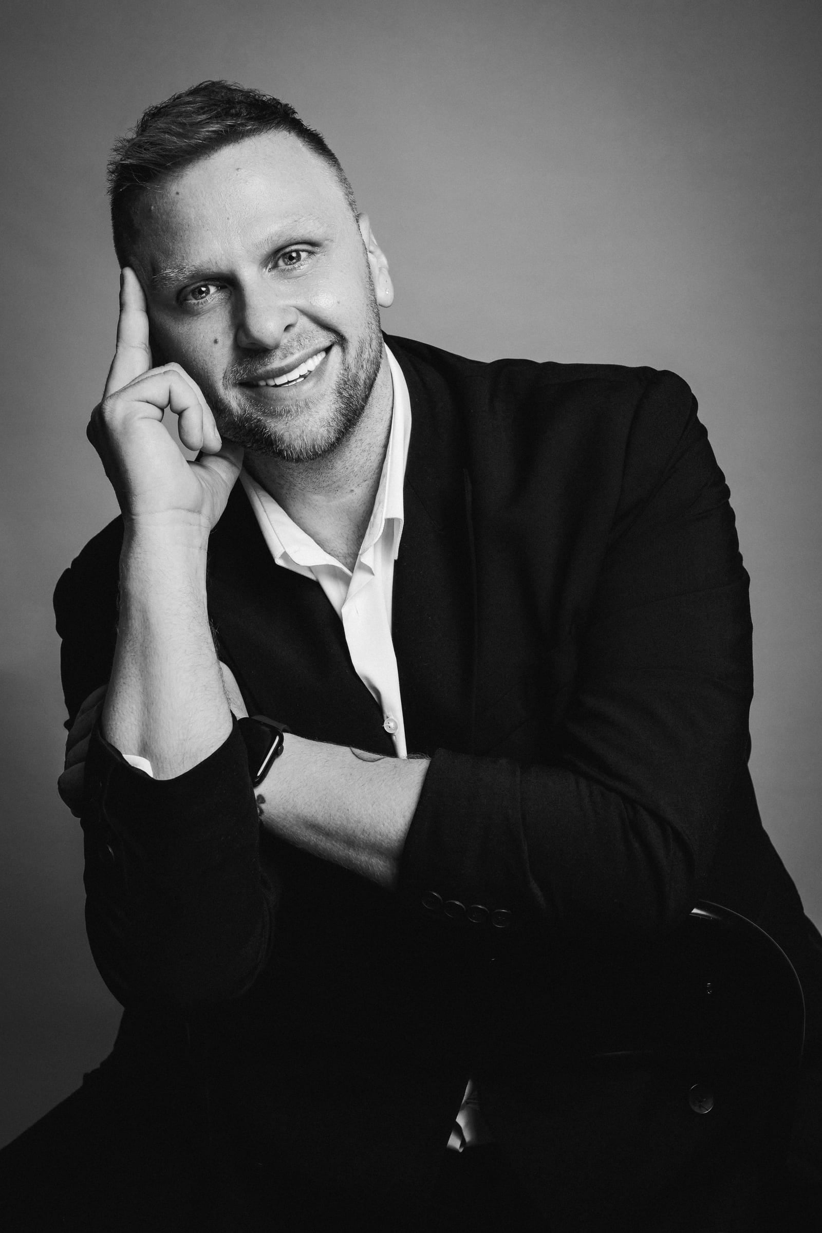 Vanja Tolj, crno-bijeli portret